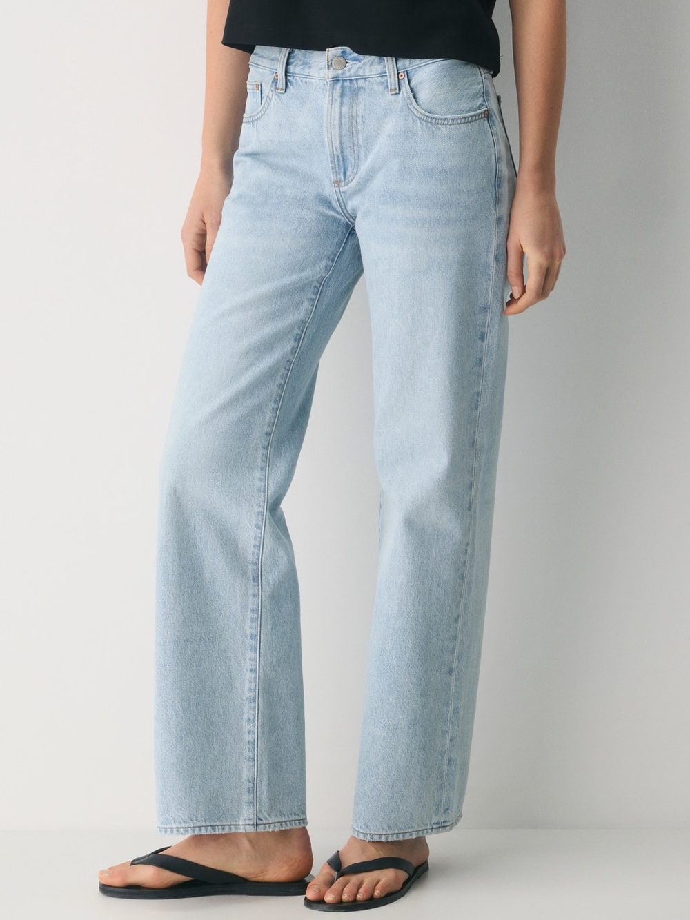 Aritzia Denim Forum The Farrah Low Rise Wide leg Denim Jeans Size 26